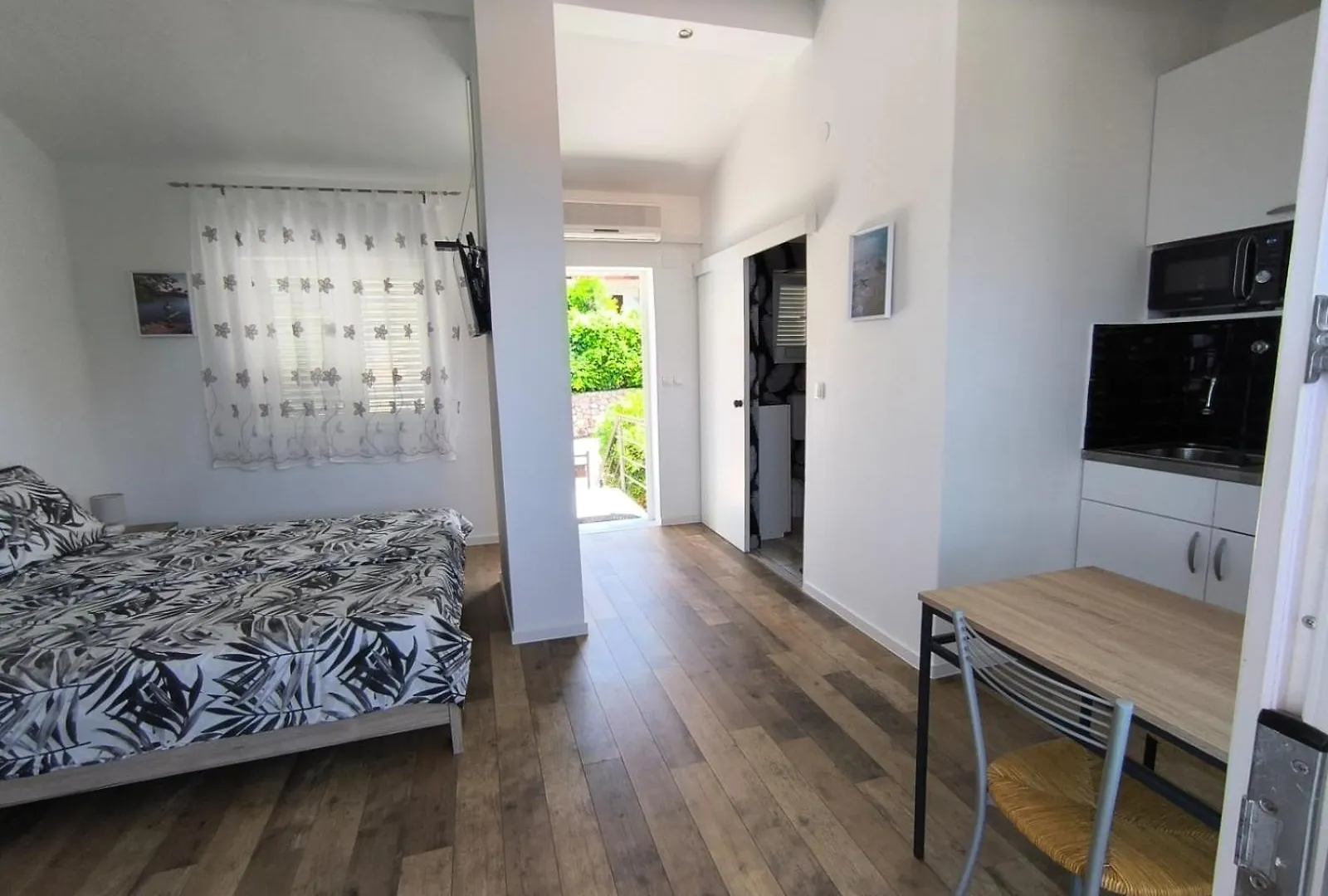 Studio Apartman Maja Njivice 0*,  Croatia